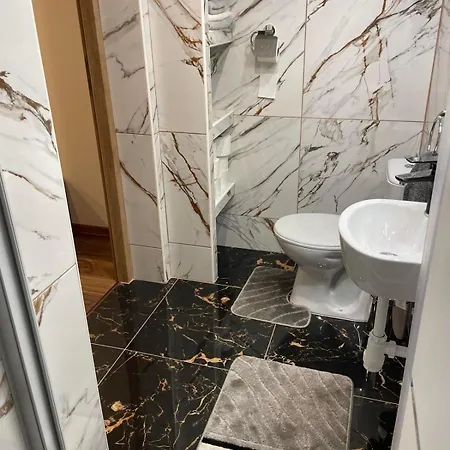 Adi Vendeghaz - Apartmán