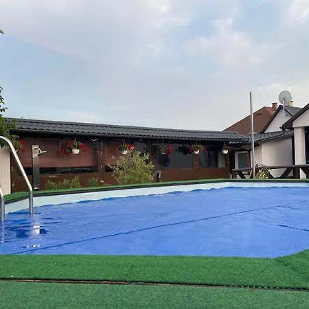 Adi Vendeghaz - Lejlighed