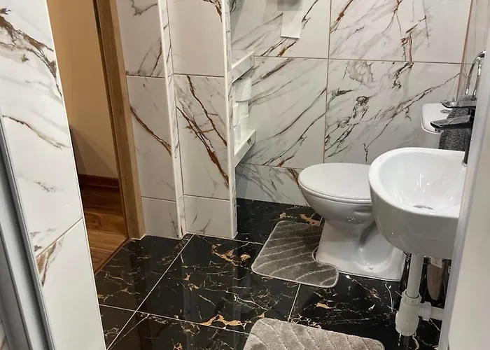 Adi Vendeghaz - Lejlighed