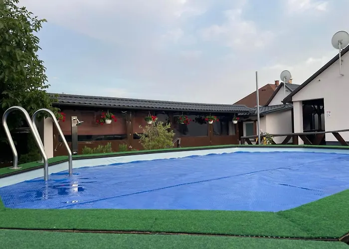 Adi Vendeghaz - Lejlighed